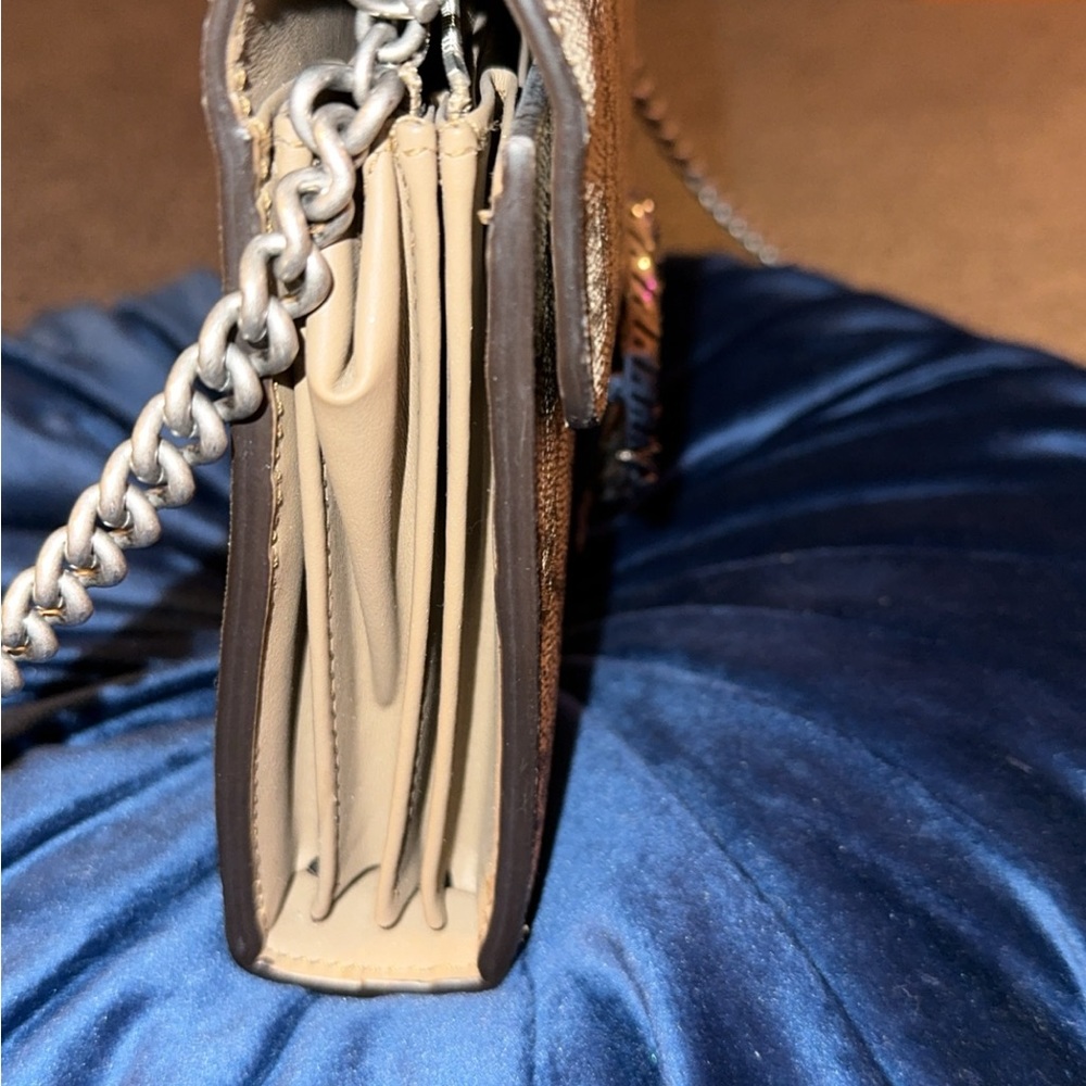 Authentic Gucci Chain Wallet - Picture 6 of 7